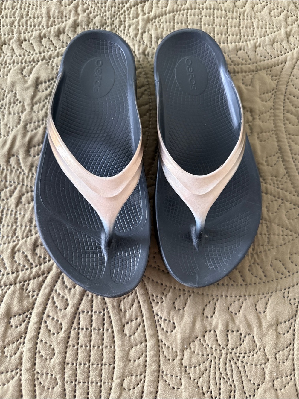 OOFOS Women's Black Sandal with Beige Straps
